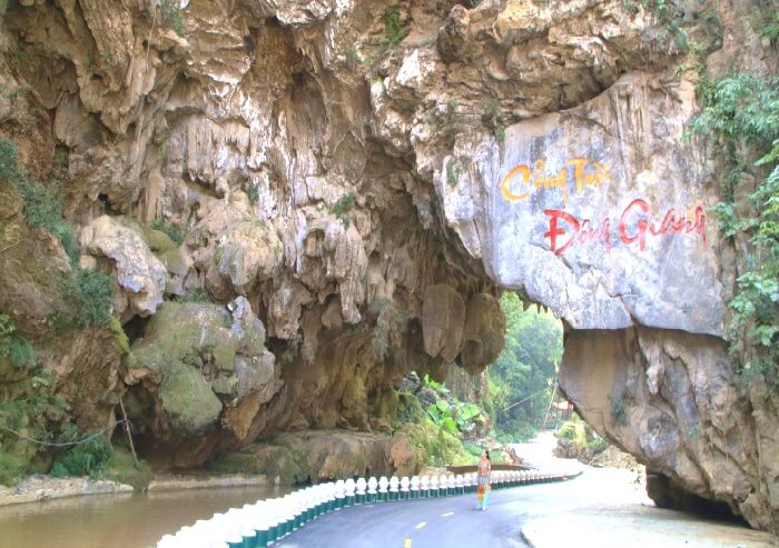 hệ thống thác nước ở Cổng Trời Đông Giang