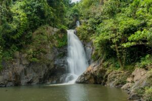 Thác nước ở Cổng Trời Đông Giang