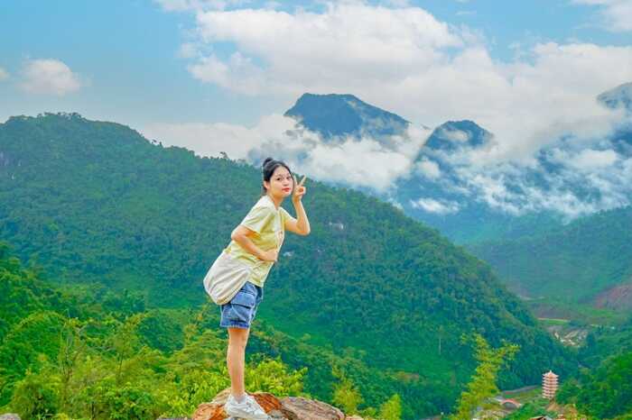 Tận hưởng không khí trong lành tại đỉnh Bảo Lâm khi đi cáp treo lên đỉnh Bảo Lâm