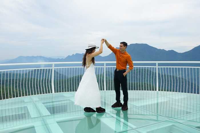 Đi cáp treo lên đỉnh Bảo Lâm và check in với cầu kính Ngọc Rồng