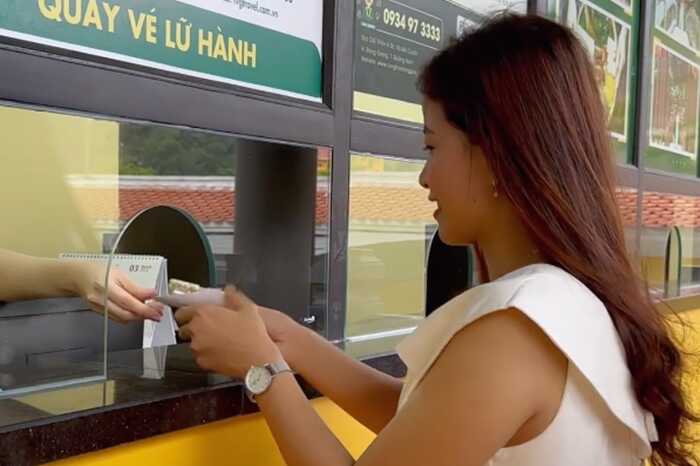 Quầy bán vé đi cáp treo lên đỉnh Bảo Lâm