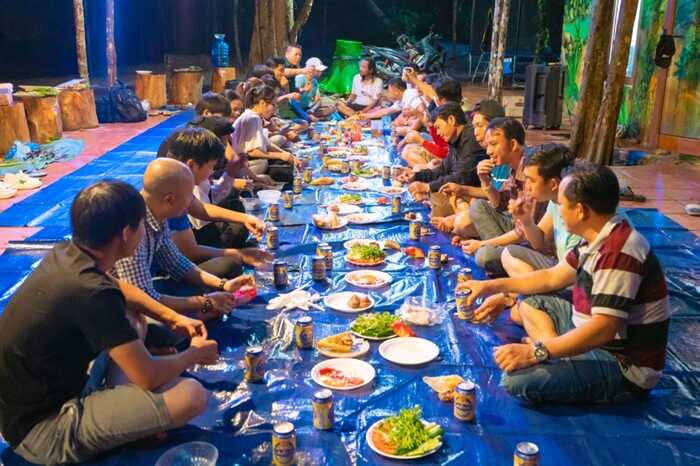 Thưởng thức đặc sản Đông Giang ở nhà dân