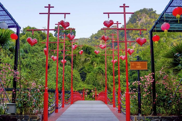Địa điểm tham quan tại Cổng Trời Đông Giang