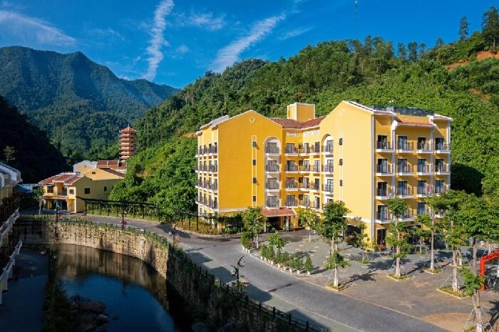 Khách sạn Cổng Trời Đông Giang