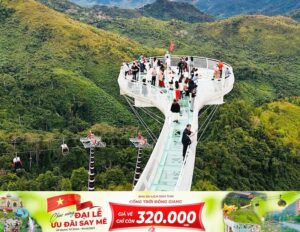 Trải nghiệm cầu kính tại Cổng Trời Đông Giang