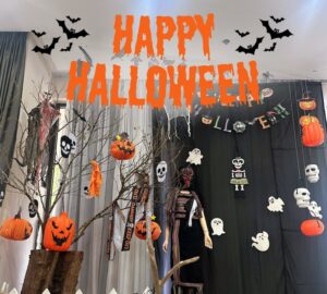 Halloween is coming! Lạc vào "xứ sở phù thủy" ma mị tại Cổng Trời Đông Giang